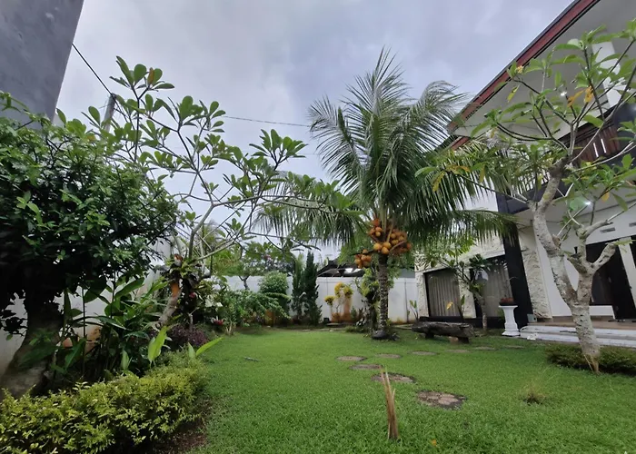 Ferienhaus 2 Bed Spacious Family House With Garden View Jembrana