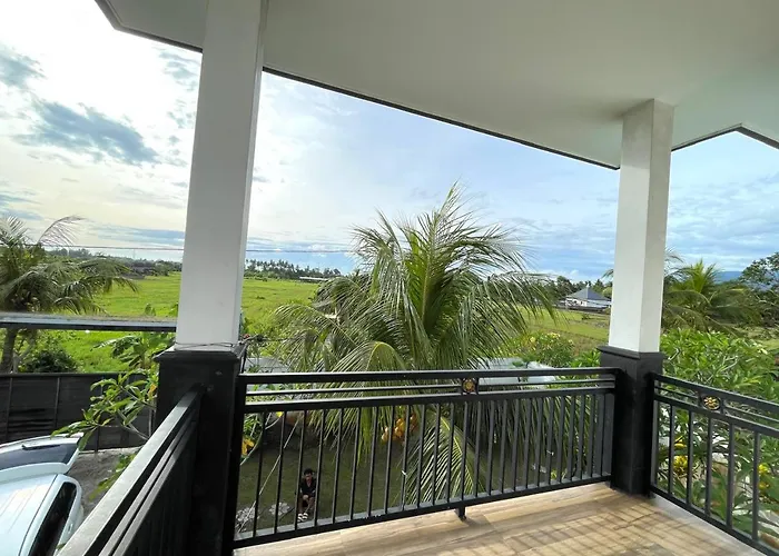 2 Bed Spacious Family House With Garden View