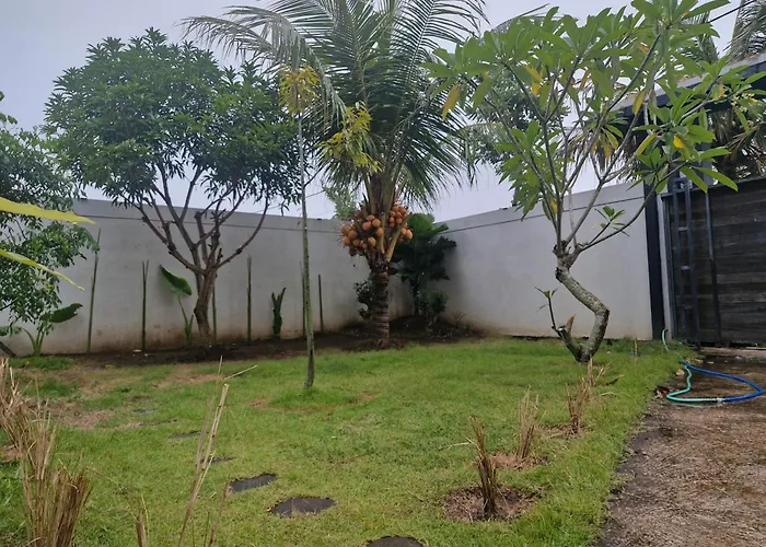 2 Bed Spacious Family House With Garden View Ferienhaus