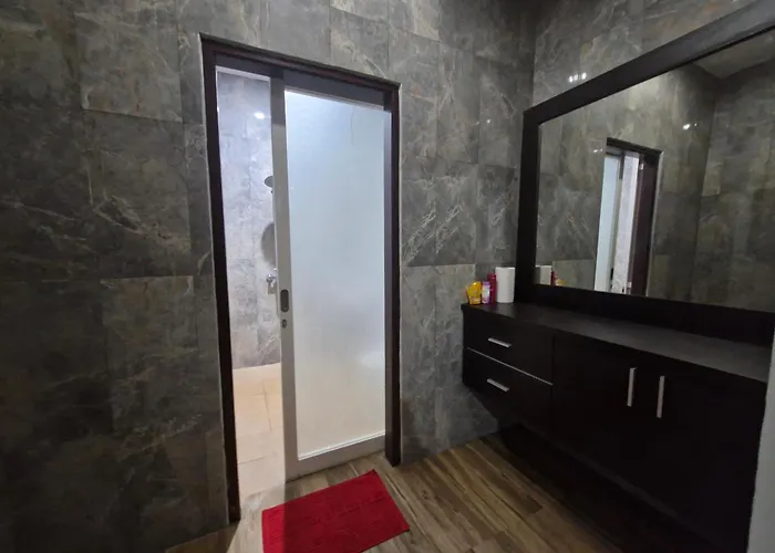 2 Bed Spacious Family House With Garden View Ferienhaus *